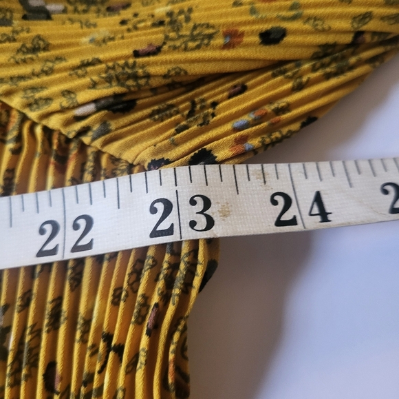 Floral Yellow Blouse - Picture 4 of 7